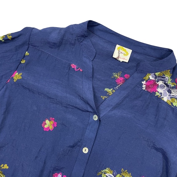 Fig & Flower Navy Blouse (see measurements) Embroidered Flowers Roll Tab Sleeves - Picture 2 of 5